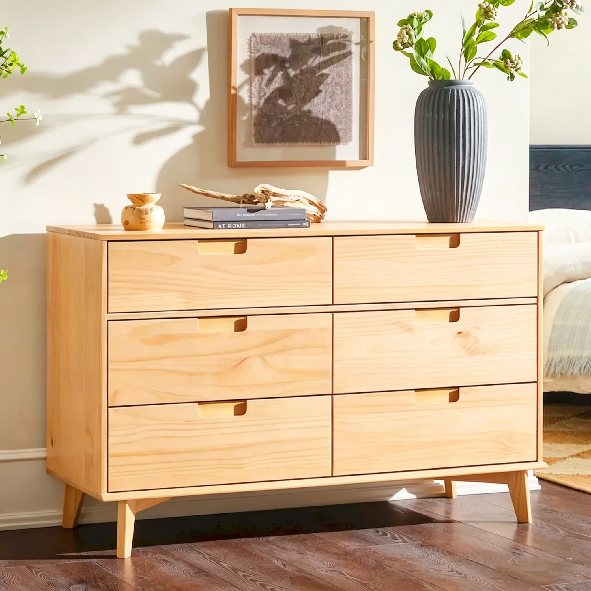 Commode médiévale en bois massif à six tiroirs
