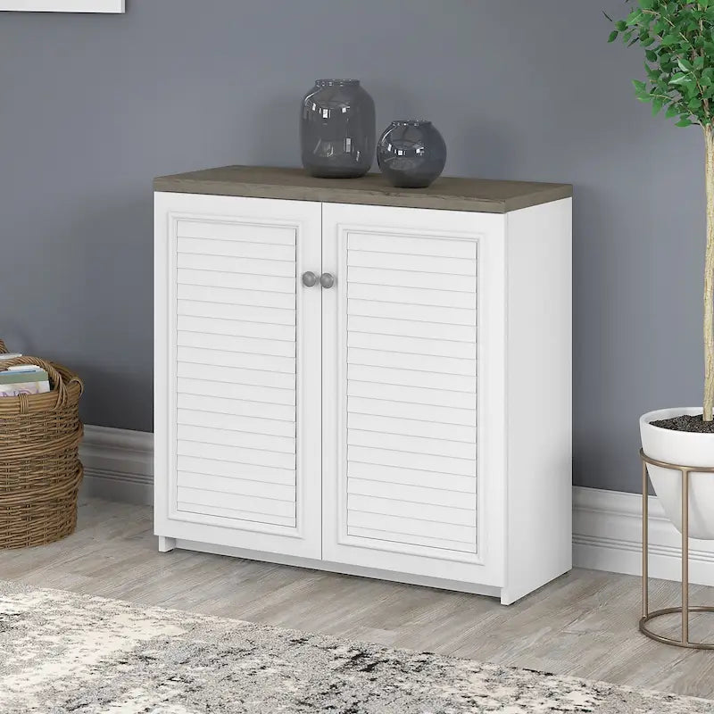 Meuble de rangement avec portes et étagères