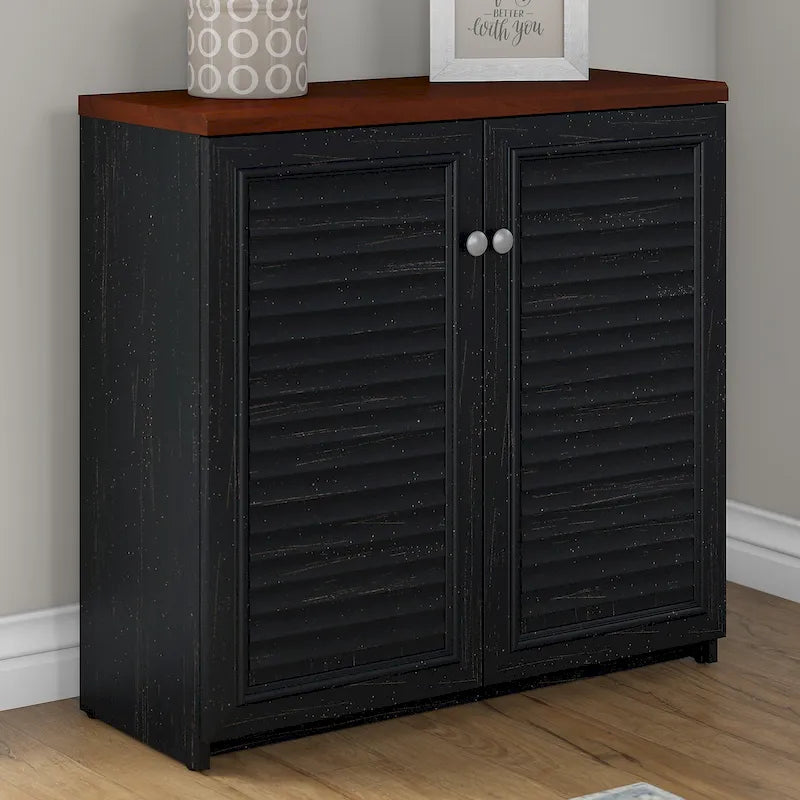 Meuble de rangement avec portes et étagères