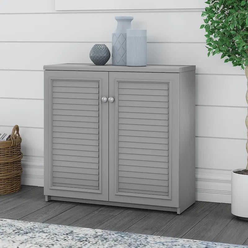 Meuble de rangement avec portes et étagères