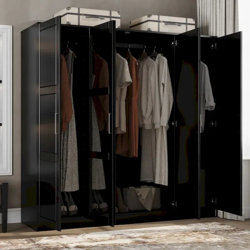 Matériau en bois massif, avec portes en bois massif ou portes miroir au choix.