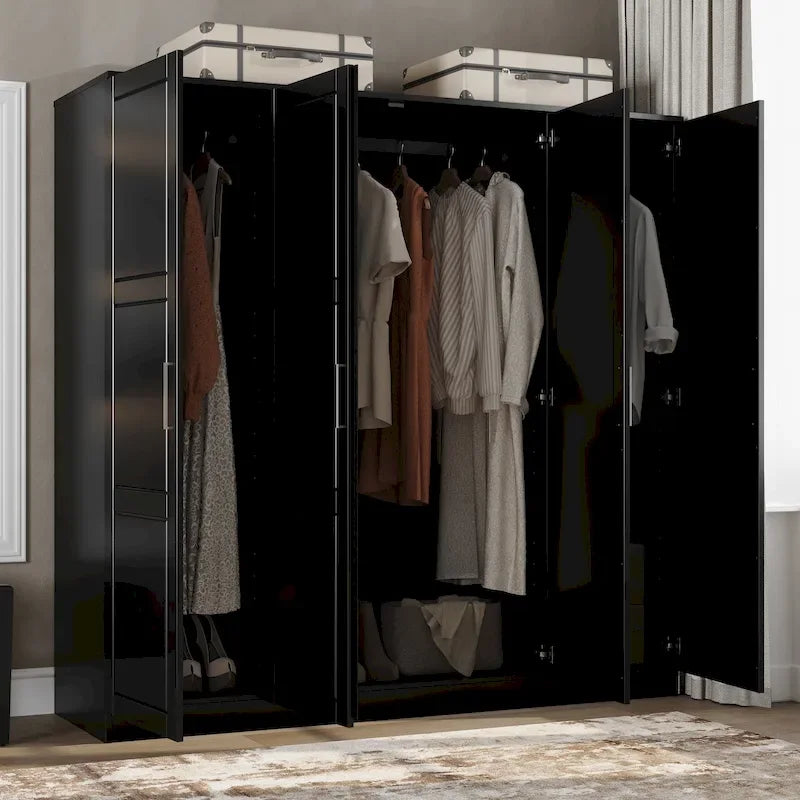 Matériau en bois massif, avec portes en bois massif ou portes miroir au choix.