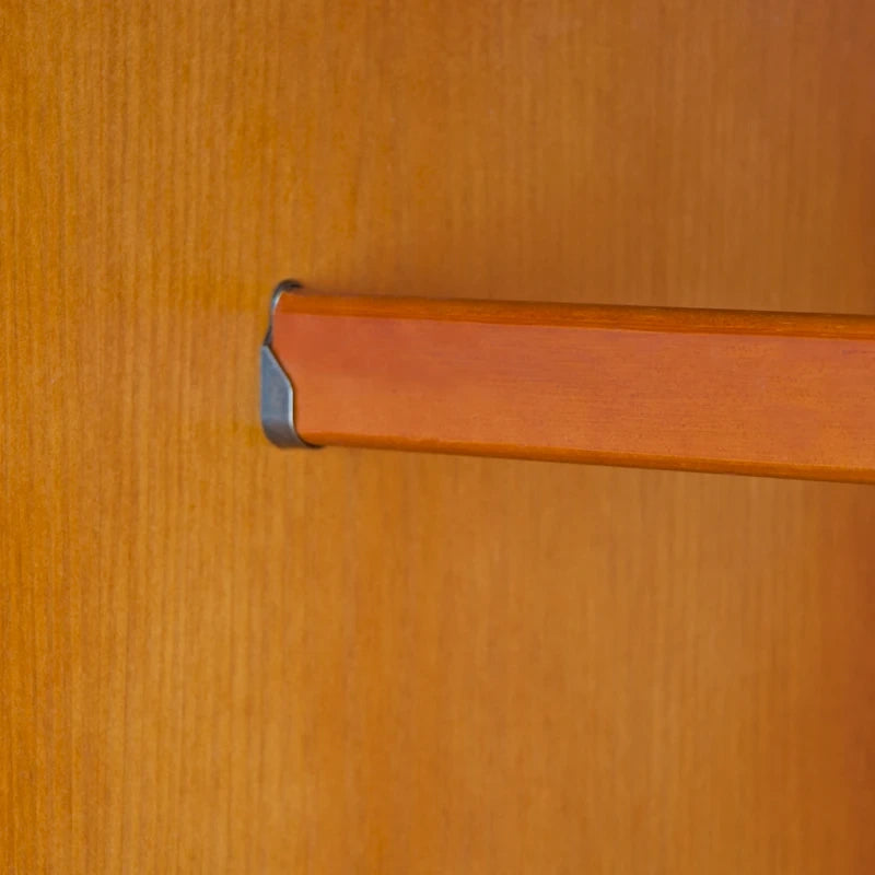 Armoire quatre portes en bois massif, avec poignées en métal ou en bois