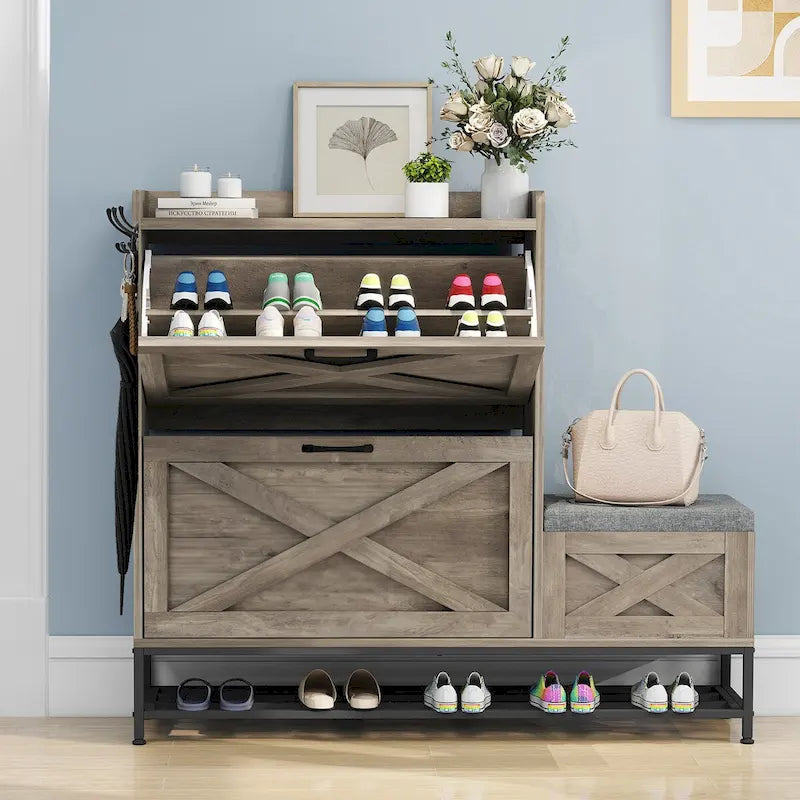 Un meuble à chaussures de style campagnard avec un banc à chaussures