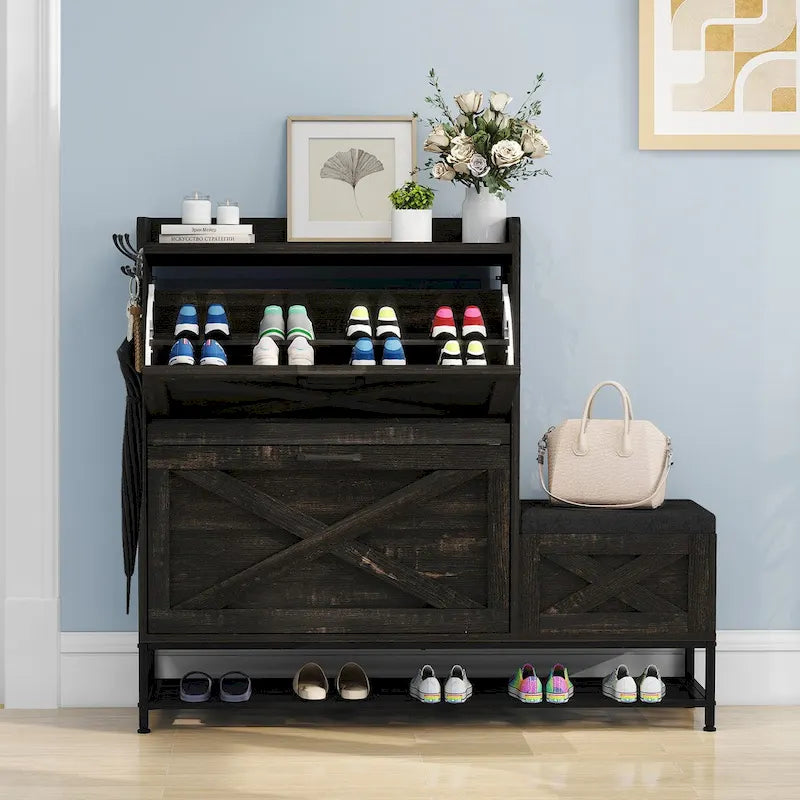 Un meuble à chaussures de style campagnard avec un banc à chaussures